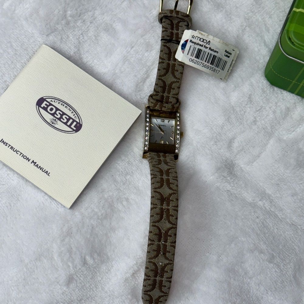 VTG Fossil F2 Gold Tone Rectangle Dial Date Indicator Crystal Accent Watch - Picture 5 of 14